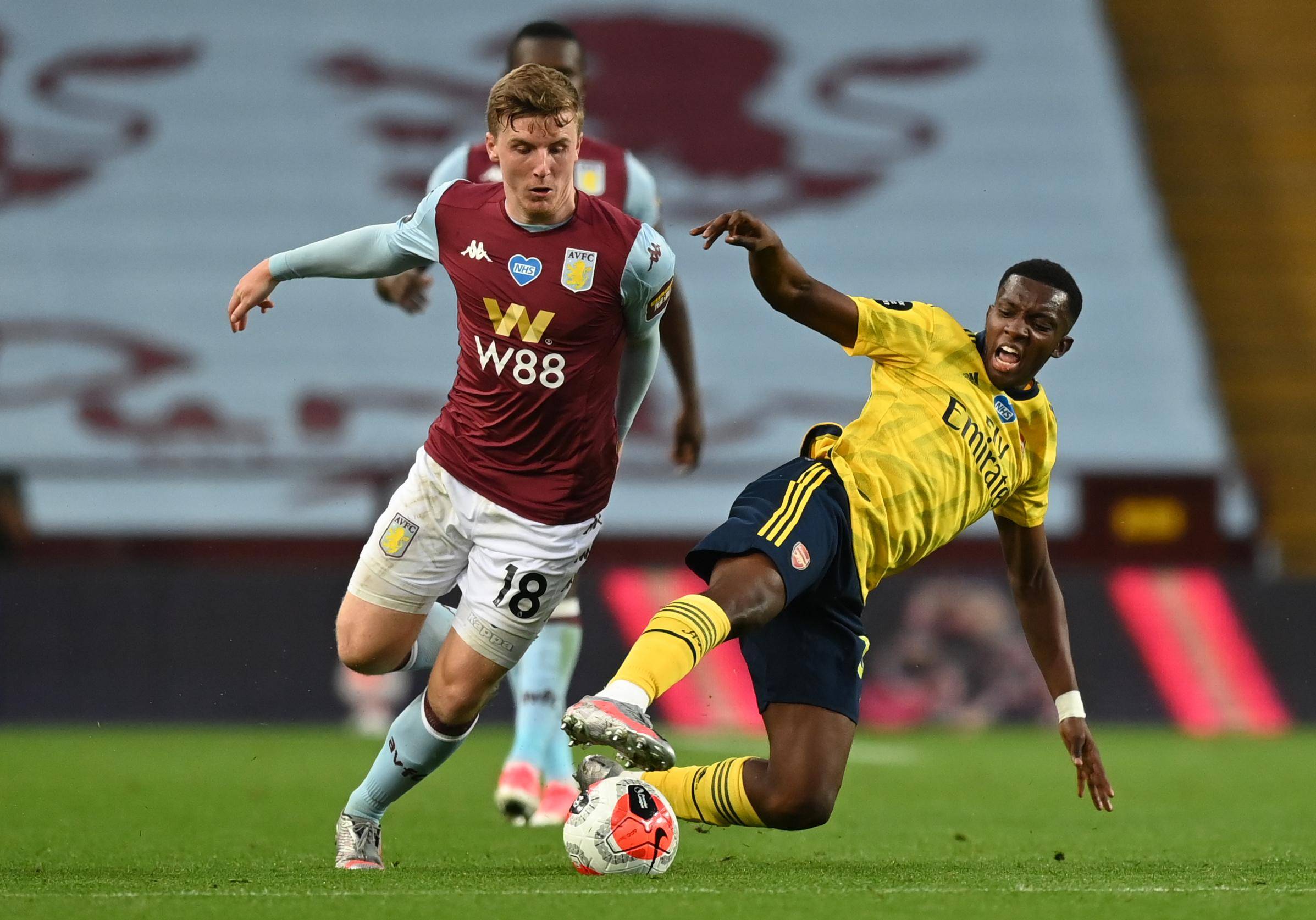 于根伟考察收官战主场场地：前些天草皮一直在开地暖加紧养护