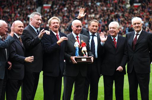 埃泽英格兰队生涯前3进球均为替补打进，为凯恩后第二人