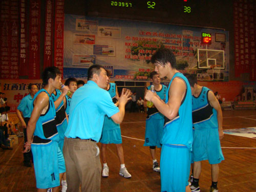 压哨补篮绝杀！老詹天神下凡，一战刷爆多项NBA纪录，愈老愈妖