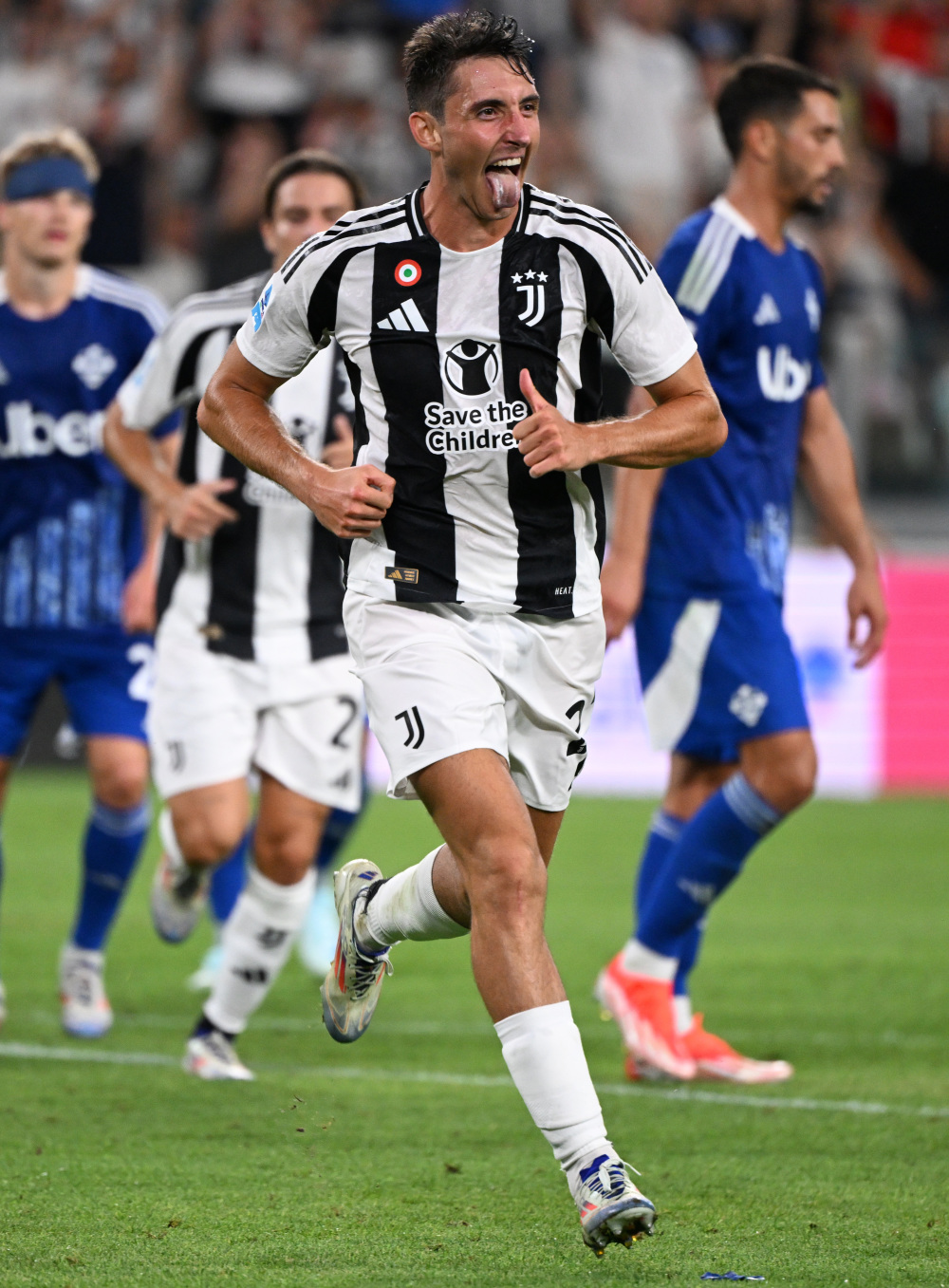 公务还是放松？纳赛尔出现在圣西罗现场观看米兰德比